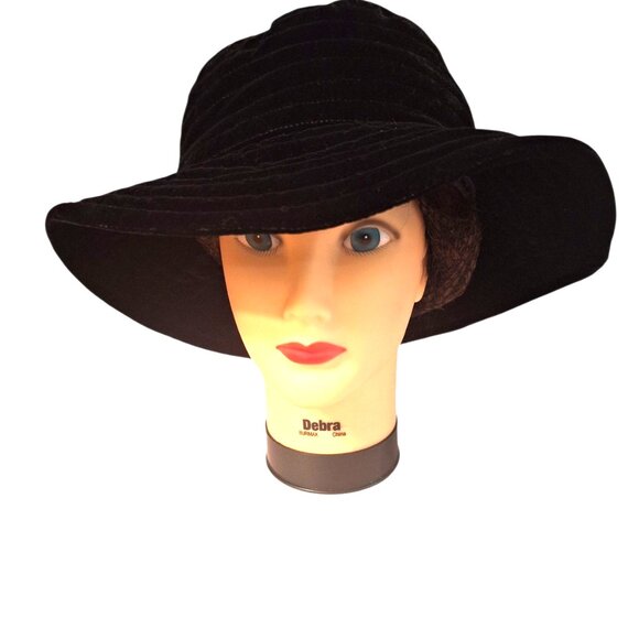 Vintage Liz Claiborne Black Velvet Ladies Bucket Hat Boho Hippie Gothic Festive - Picture 1 of 7
